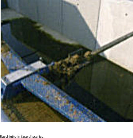 Raschietto in fase di scarico.